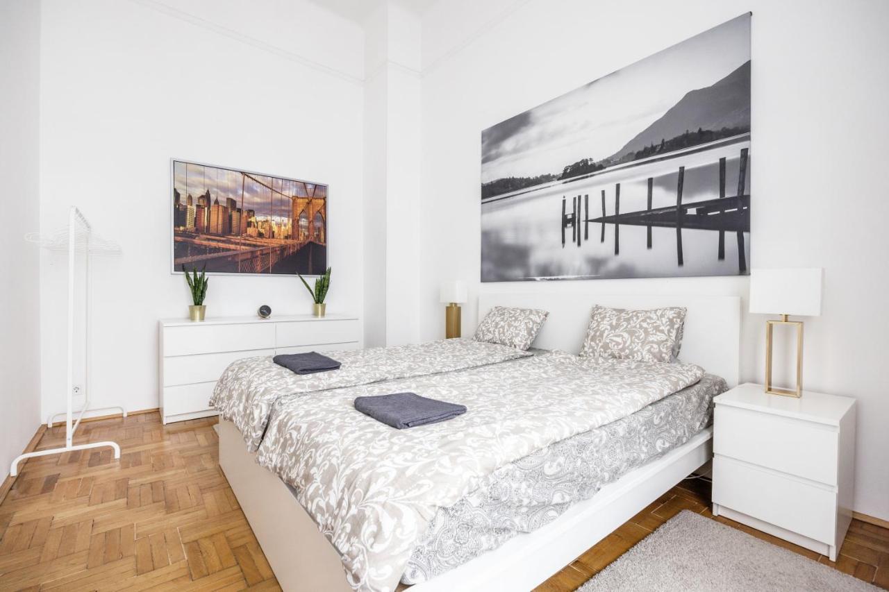 Elegant Apartment In Super Central Location Budapest Exterior photo